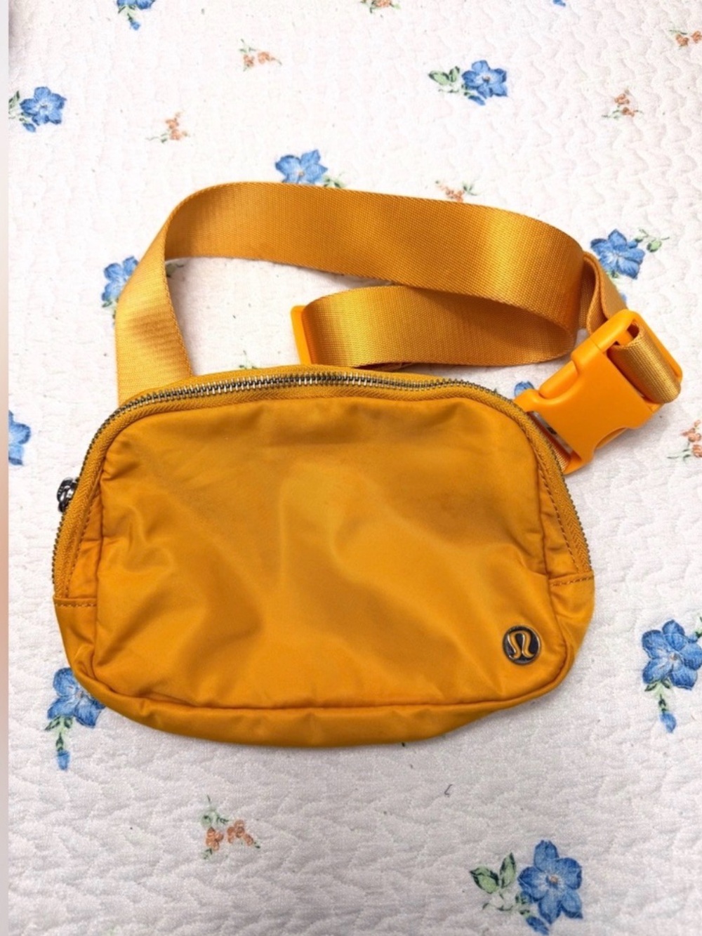 Lululemon UNISEX Everywhere Belt Bag Crossbody In Autumn Orange